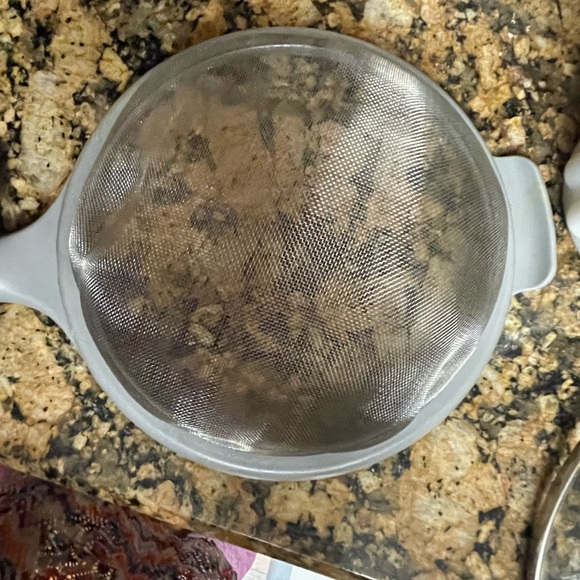 Large strainer - Picture 2 of 4